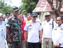 Pj Bupati Kampar Tinjau Korban Banjir Sekaligus Penyerahan Bantuan