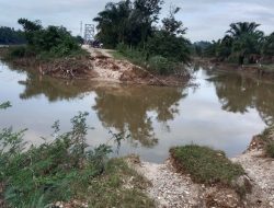 Akibat Jalan Putus, Warga Keluhkan Jembatan Belum Bisa Dimanfaatkan