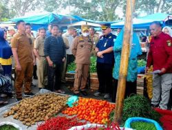 Jaga Stabilitas Harga, Pj Bupati Kampar Tinjau Pasar Inpres