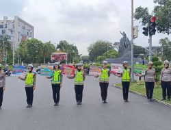 Cara Unik Polwan Ditlantas Polda Riau Sebagai Upaya Menyukseskan Pemilu 2024