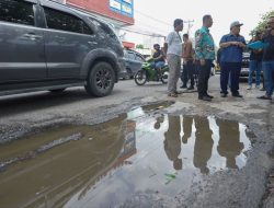 Usai Dilantik, Pj Gubri Tinjau Langsung Jalan Rusak di Pekanbaru