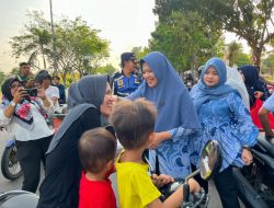 Bunda Paud Kabupaten Kampar Berbagi Takjil Kepada Masyarakat