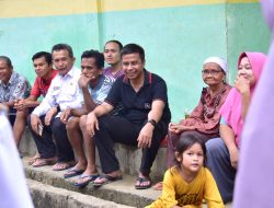 Peduli Siaga Bencana, Pj Sekda Kampar Salurkan Bantuan Sembako Di Desa Kebun Tinggi