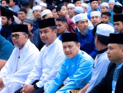 Pj Bupati Kampar Ikuti Shalat Idul Adha 1445 H Sekaligus Penyerahan 57 Hewan Kurban
