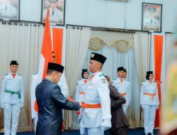 Pj Bupati Kampar Kukuhkan 30 Anggota Paskibraka Tingkat Kabupaten Tahun 2024