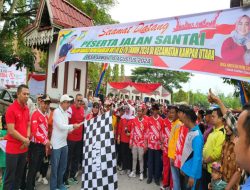 Wujudkan Rasa Kebersamaan, Asisten III Setda Kampar Resmi Buka Gerak Jalan Santai