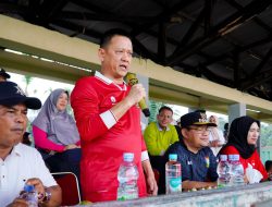 Ditandai Dengan Tendangan Pertama, Pj Bupati Kampar Buka Open Turnamen KLS Cup 2024