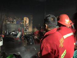Kebakaran Ruko Terjadi di Bangkinang, Dinas Damkar dan Penyelamatan Kampar Tanggap Cepat Padamkan Api