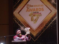 Pj Gubri Rahman Hadi Terima Penghargaan Pemerintah Peduli Pembangunan