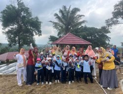 Berikan Edukasi, Bunda PAUD Kabupaten Kampar Kunjungi Kebun Cabe Agrowisata Stanum Bersama Anak TK Pertiwi