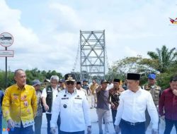 Pj Bupati Kampar Dampingi Pj Gubri Tinjau Pembangunan Jalan dan Jembatan di Salo