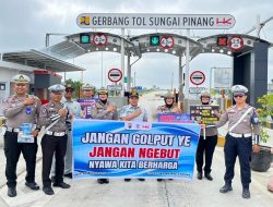 Ditlantas Polda Riau Gelar Kampanye Keselamatan dan Sosialisasi Pilkada Damai 2024 di Tol Pekanbaru-Bangkinang