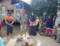 Pemkab Kampar Salurkan Bantuan Sembako Kepada Masyarakat yang Terdampak Bencana Banjir