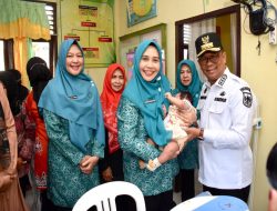 Ricana Djayanti Hambali Dampingi Pj. Ketua Pembina Posyandu Provinsi Riau Lakukan Pembinaan Di Posyandu Melati Kel. Langgini