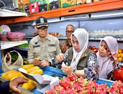Dugaan Mengandung Residu Pastisida, Pemkab Kampar Sidak Pasar Buah Di Bangkinang Kota