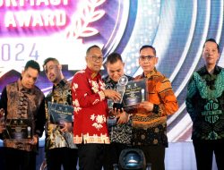 Pemda Kampar Terima Penghargaan KI Riau Award Tahun 2024