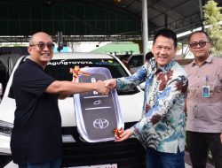 Untuk Meningkatkan Pelayanan Publik, Pj. Bupati Kampar Hadiri Peluncuran Mobil Hilux Rangga dan Terima CSR dari PT. Agung Toyota