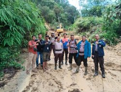 Lewati 10 Titik Longsor Menuju 7 Desa di Kampar Kiri Hulu, Pengawasan Pendistribusian Logistik Pilkada Serentak Tahun 2024 Lancar