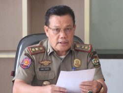 Satpol PP Kampar Himbau Pemilik Reklame Agar Segera Urus Izin Perpanjangan