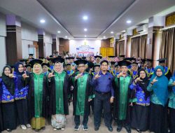 Asisten III Setda Kampar Hadiri Wisuda Sekolah Lansia Tangguh