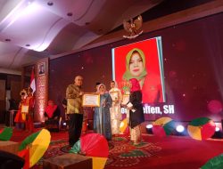 Tujuh Perempuan Hebat Riau Raih Anugerah Baiduri, PRBF Luncurkan Biografi Roslaini Ismail Suko