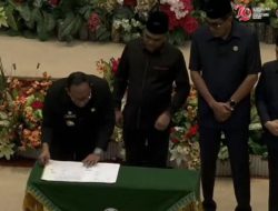 Melalui Rapat Paripurna, DPRD Riau Sahkan APBD 2025 Sebesar Rp9,2 Triliun Menjadi Perda