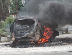 Diduga Kosleting Bagian Tangki Modifikasi, Mobil Avanza Terbakar
