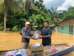 Pemerintah Desa Tanjung Berulak Salurkan Bantuan Kepada Warga yang Terdampak Banjir