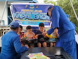 Satpolairud Polres Inhil Laksanakan Program “JALUR” Pustaka Terapung